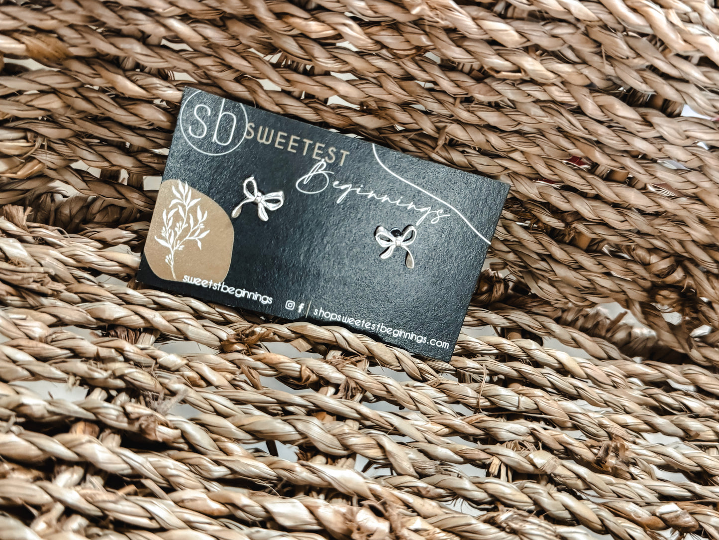 Earrings - Silver Ribbon Stud