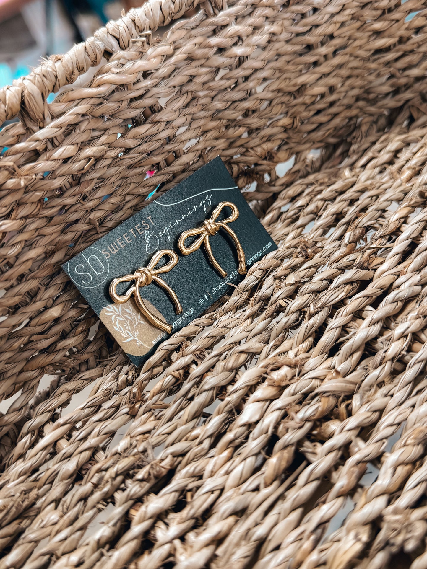 Earrings - Gold Ribbon Stud