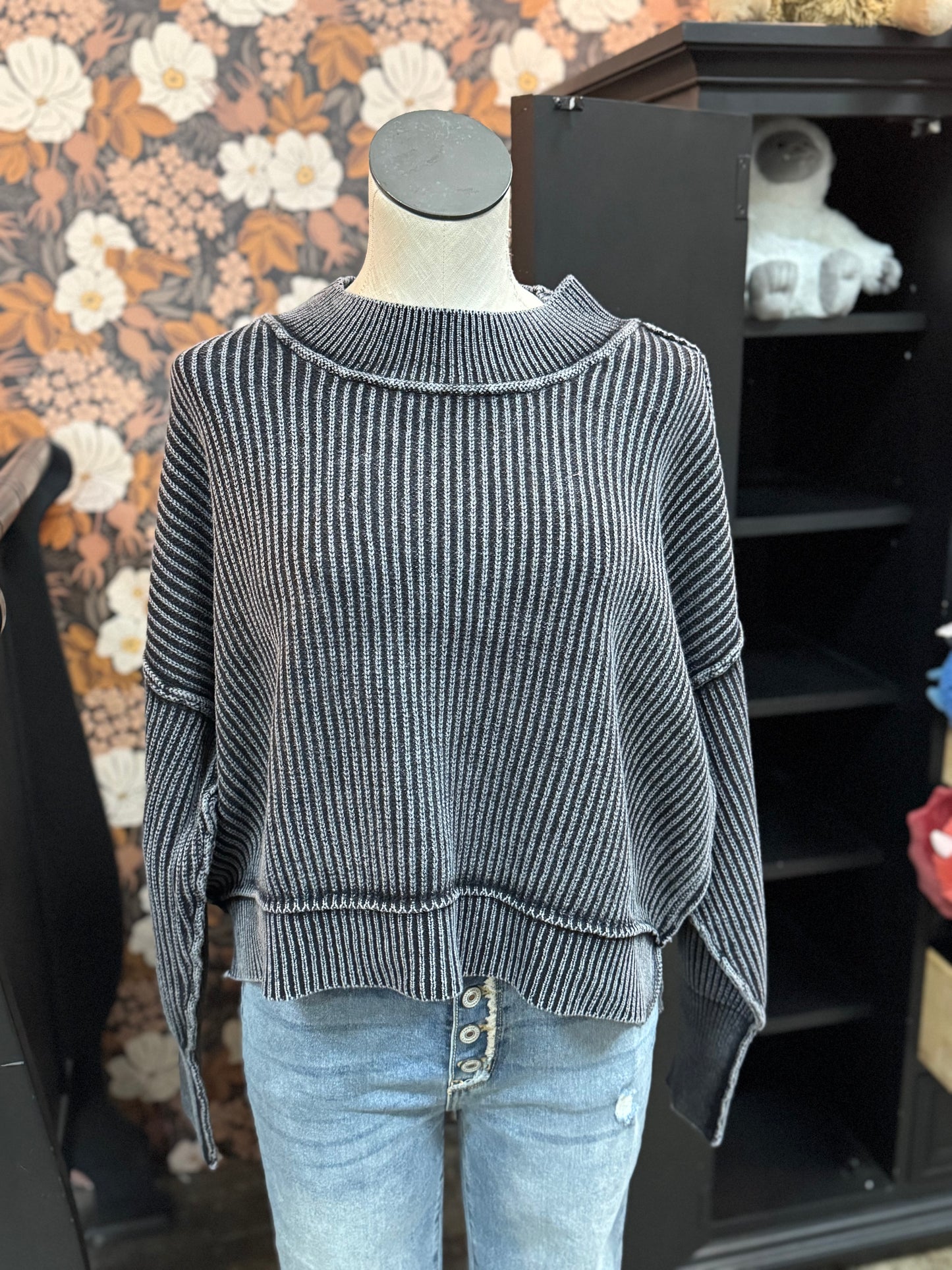Cropped Sweater - Black