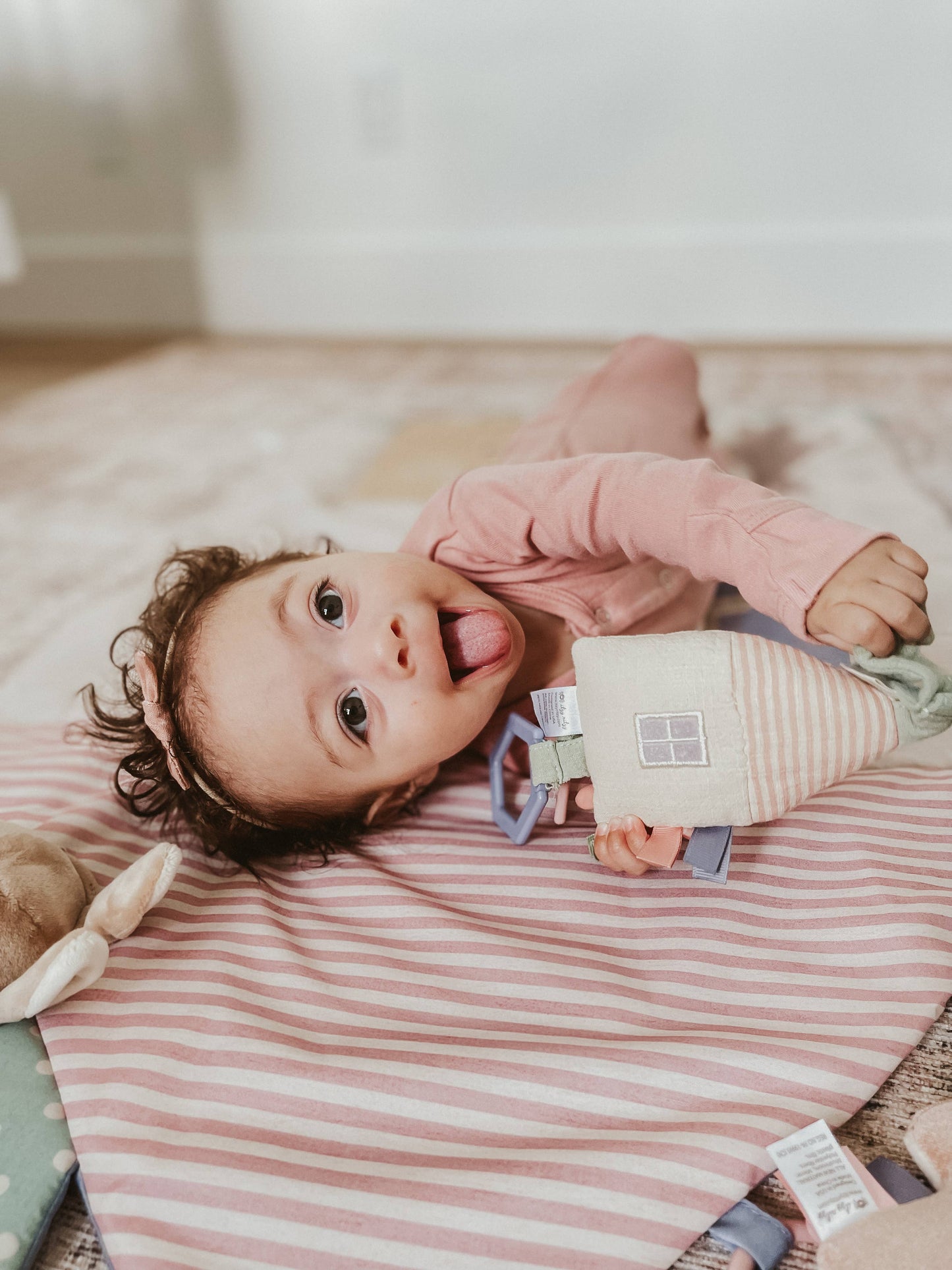 Itzy Ritzy - Tummy Time Cottage Play Mat