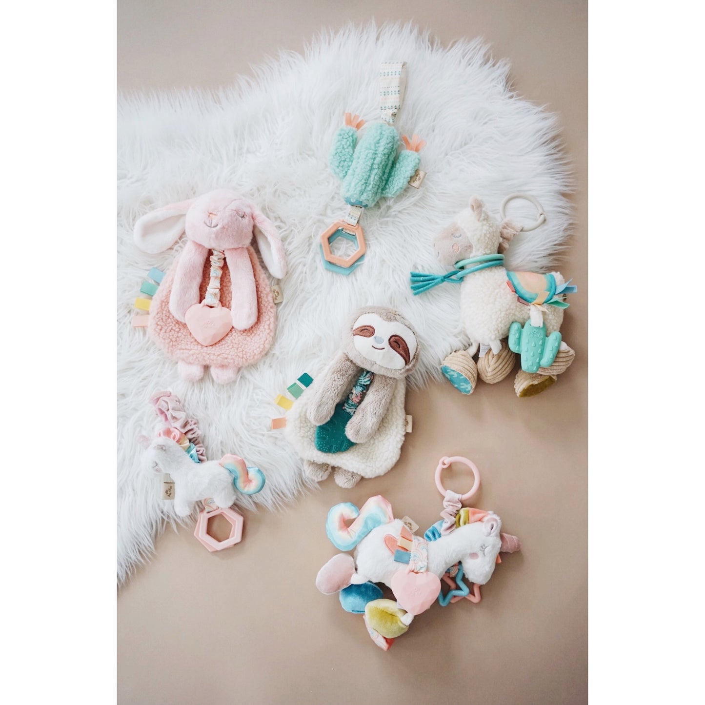 Ritzy Jingle™ Unicorn Attachable Travel Toy