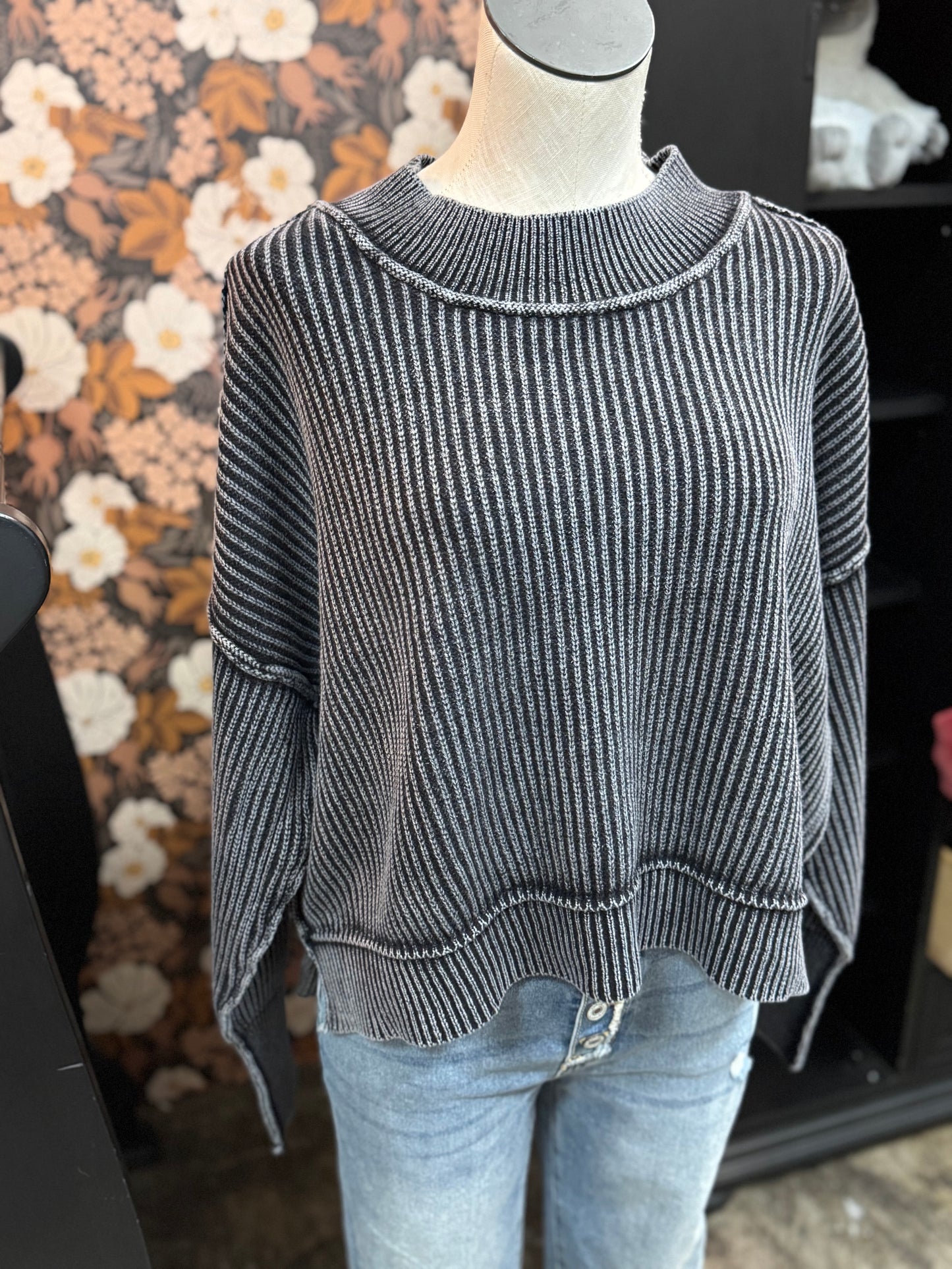 Cropped Sweater - Black