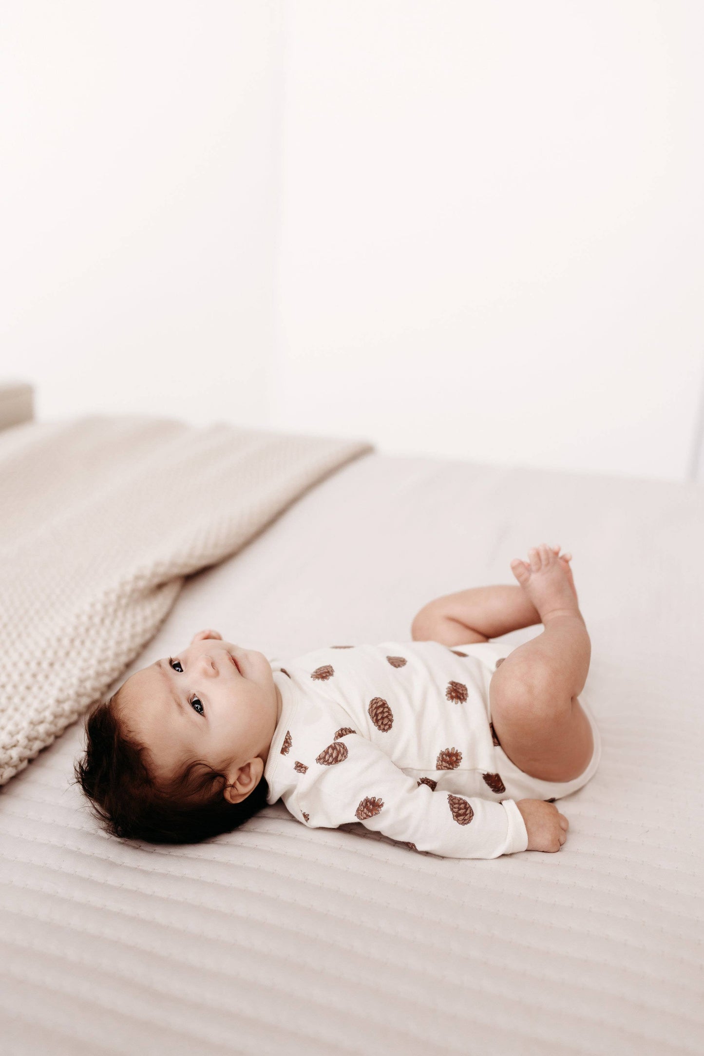 Long Sleeve Bodysuit Onesie - Pinecones