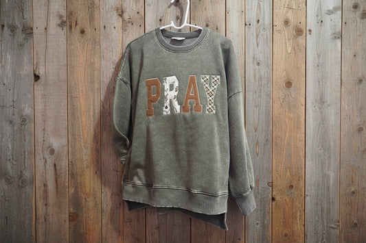 Sweatshirt - Embroidered Pray (olive)