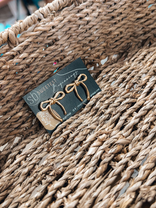 Earrings - Gold Ribbon Stud