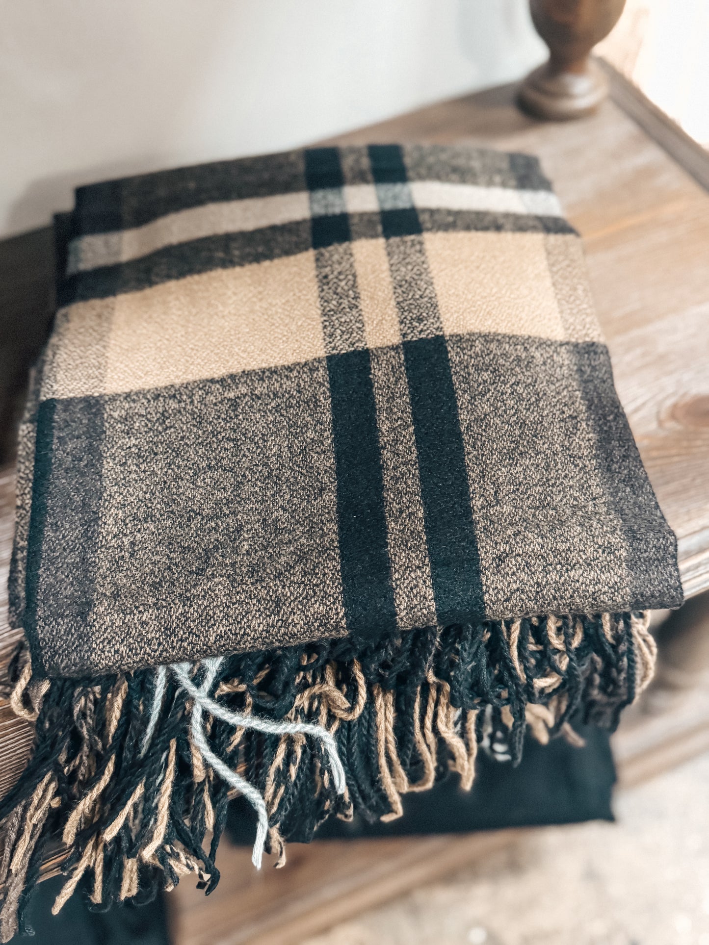 Chunky Knit Scarf - Black/Tan Plaid