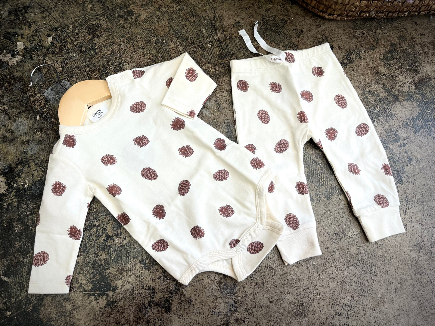 Long Sleeve Bodysuit Onesie - Pinecones