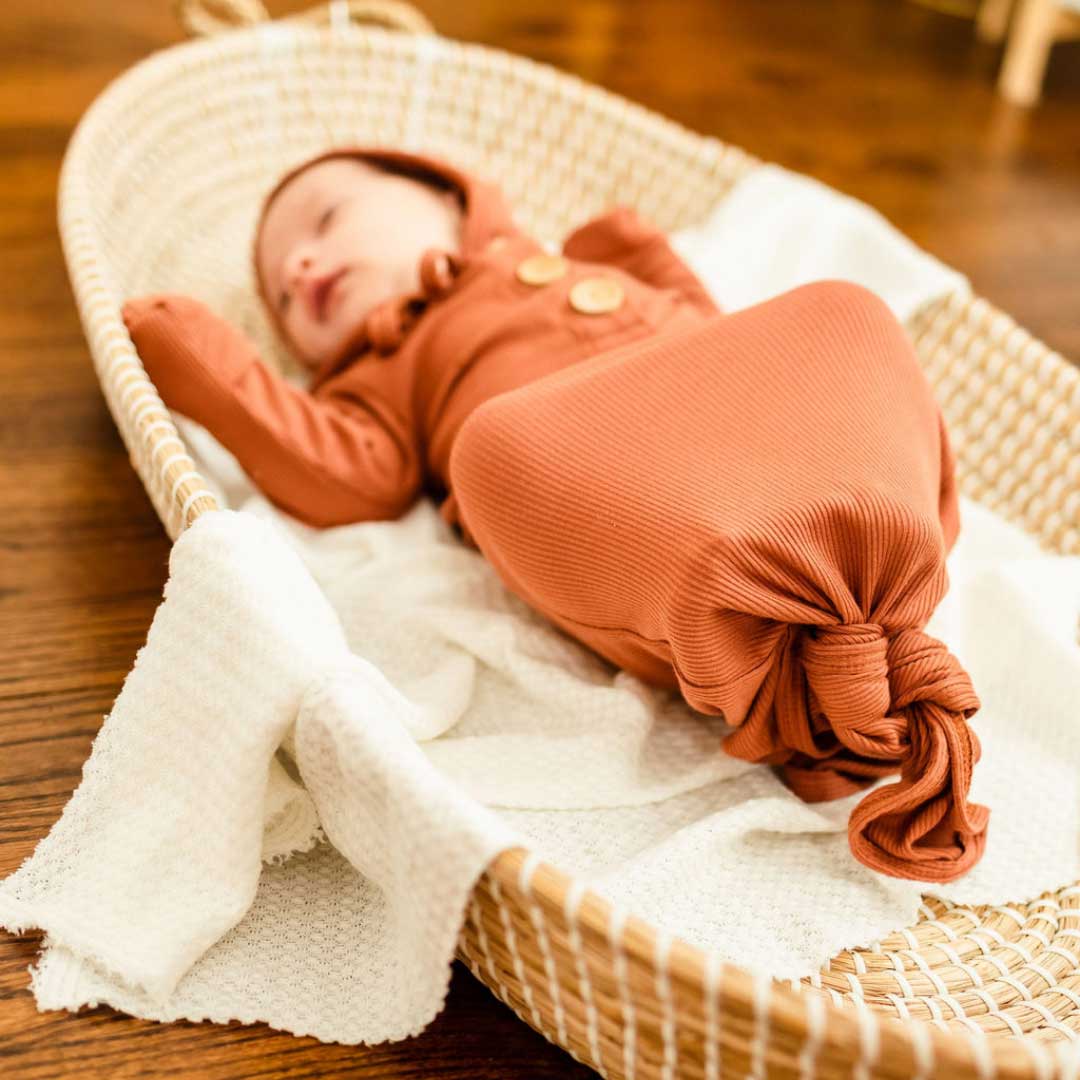 Knottted baby gown - Rust
